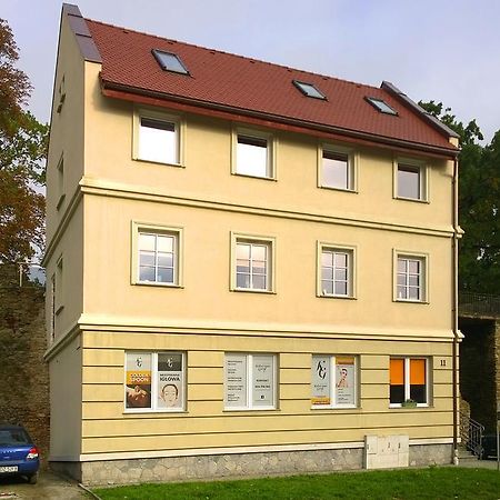 Апартаменты Apartament Дзержонюв Экстерьер фото